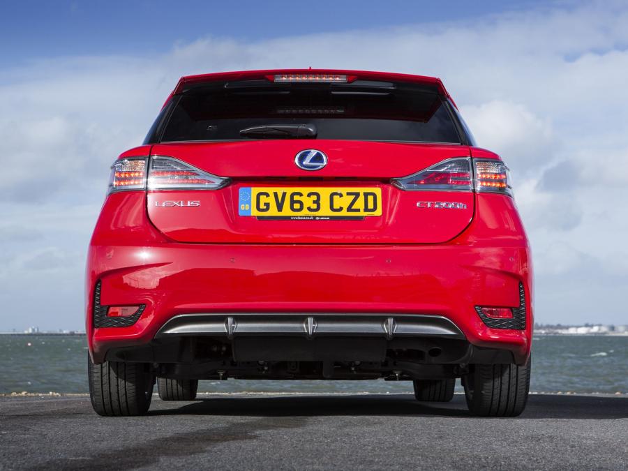  Lexus CT200h F-Sport 2014 года  (UK) (фото 19 из 23)